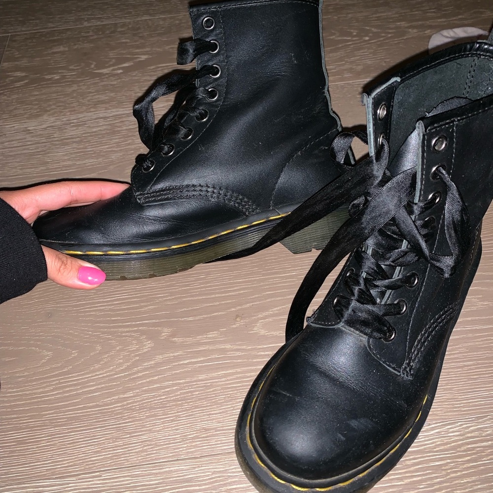 Black doc martens Napa leather size 6